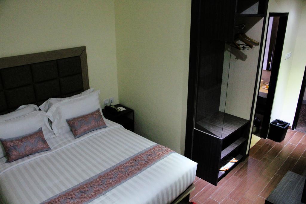 The Belagri Hotel And Convention Sorong Room photo